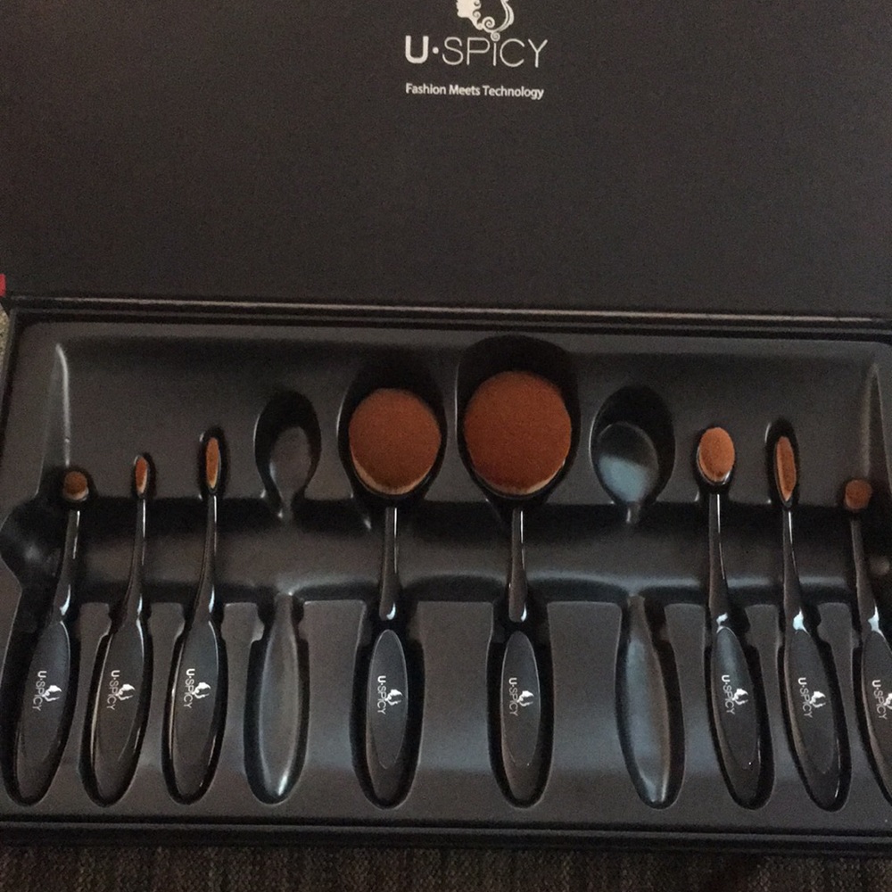 USpicy Toothbrush Makeup Brush Kit
